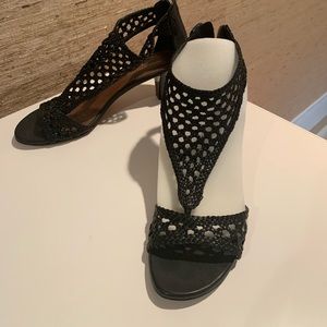 Dress Sandal by Donald Pliner, black, US size 9.5